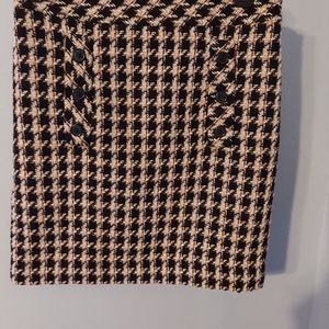 Short plaid skirt with buttons